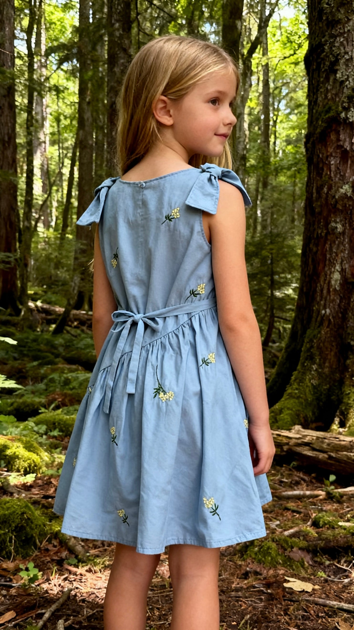 Girls' light blue sleeveless embroidered bow dress-1